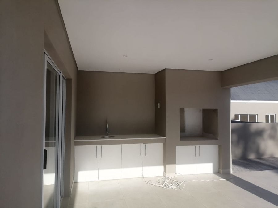 3 Bedroom Property for Sale in Somerset Lakes Western Cape